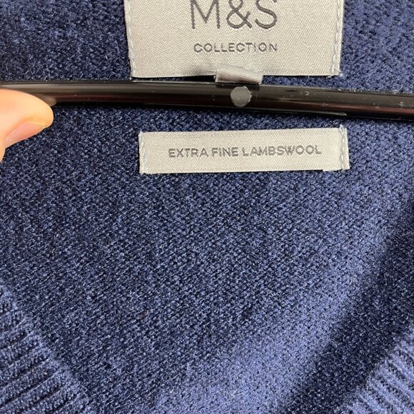 M&S Sweater Mens Large Blue Extra Fine Lambswool V-Neck Knit Preppy - Picture 3 of 11